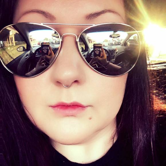 Meet your Posher, Briana - Picture 1 of 1